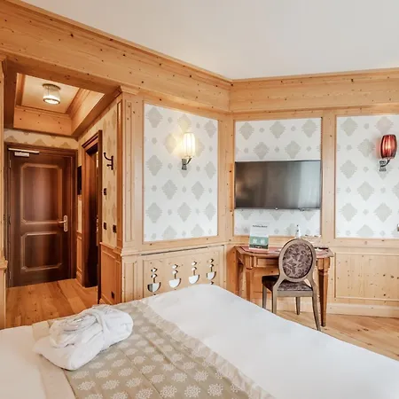 Hotel Hotiday Collection - Campiglio Pradalago 4*