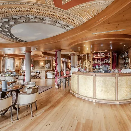 Hotiday Collection - Campiglio Pradalago Hotel 4*