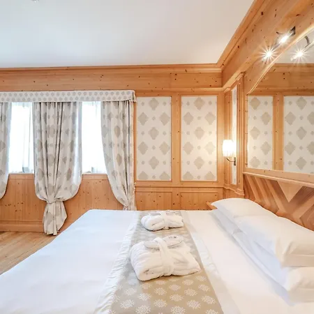 Hotel Hotiday Collection - Campiglio Pradalago 4*