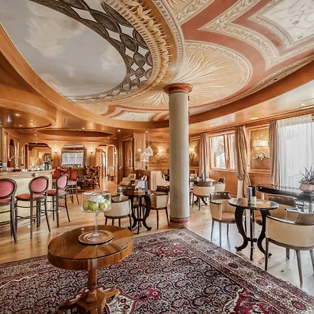 Hotiday Collection - Campiglio Pradalago 4*