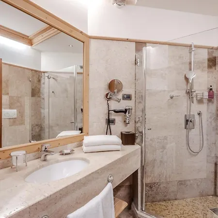 Hotiday Collection - Campiglio Pradalago Hotel
